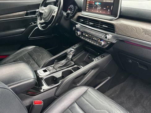 Used 2020 Kia Telluride SX w/ SX Prestige Package image 17