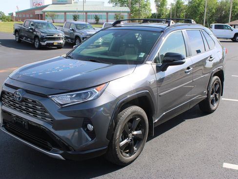 Used 2020 Toyota RAV4 XSE AWD/4WD image 4