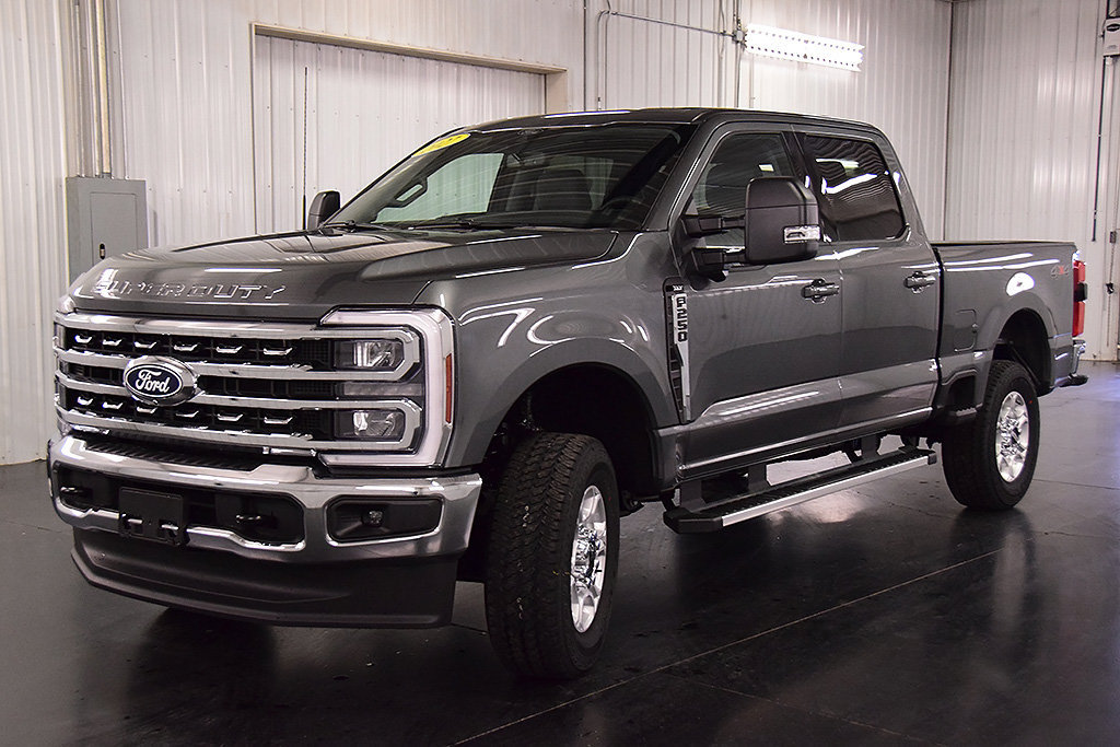 New 2027 Ford F250 XLT w/ XLT Premium Package AWD/4WD image 3