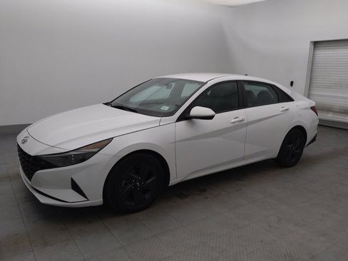 Used 2022 Hyundai Elantra SEL w/ Cargo Package image 2