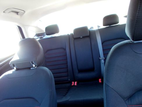 Used 2016 Ford Fusion SE w/ Equipment Group 201A image 31