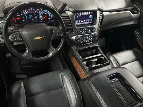Used 2020 Chevrolet Suburban Premier image 12