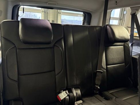 Used 2020 Chevrolet Suburban LT image 19