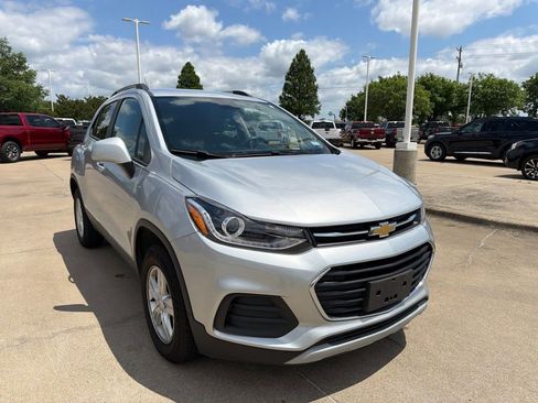 Used 2021 Chevrolet Trax LT w/ Driver Confidence Package AWD/4WD image 1