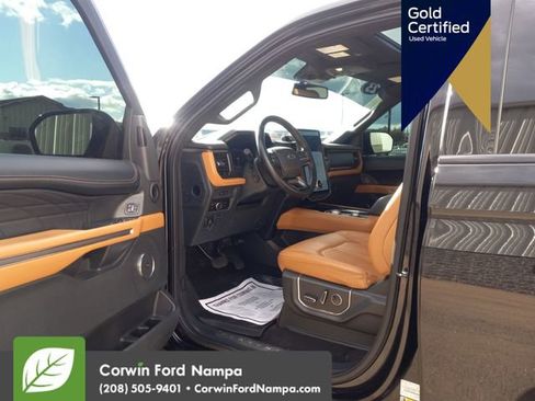 Used 2023 Ford Expedition Platinum image 11