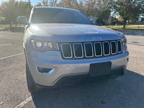 Used 2017 Jeep Grand Cherokee Laredo w/ Quick Order Package 2BE image 8