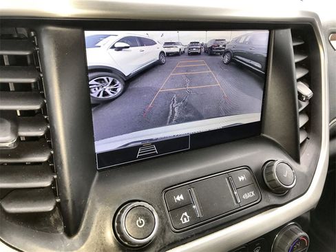 Used 2023 GMC Acadia SLE w/ Driver Convenience Package image 17