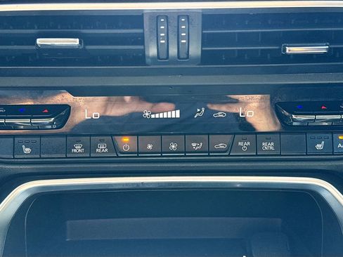 Used 2024 MAZDA CX-90 3.3 Turbo w/ Preferred Plus image 16