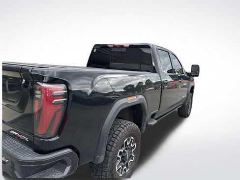 Used 2024 GMC Sierra 2500 AT4X AWD/4WD image 2