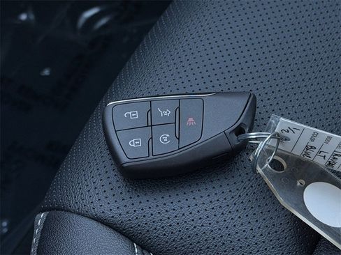 Used 2025 Chevrolet Traverse LT w/ Sun and Wheel Package image 31