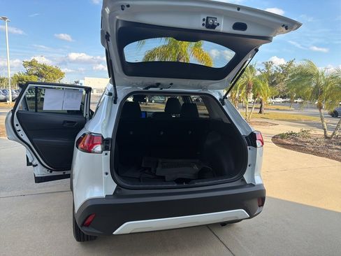 Used 2024 Toyota Corolla Cross LE image 22