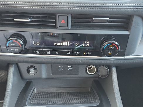 Used 2024 Nissan Rogue SV image 26