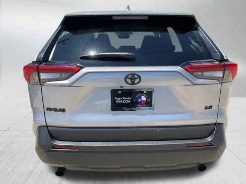 Used 2022 Toyota RAV4 LE FWD image 7