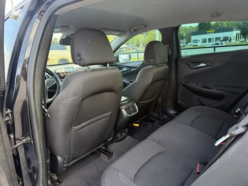 Used 2018 Chevrolet Malibu LT FWD image 12