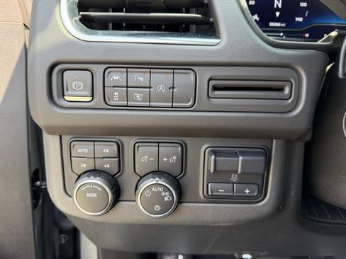 Used 2023 Chevrolet Suburban RST w/ Sport Performance Package AWD/4WD image 15