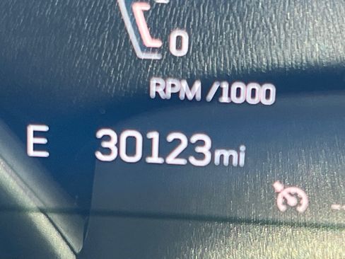 Used 2024 Cadillac XT4 Luxury w/ Cold Weather Package FWD image 35