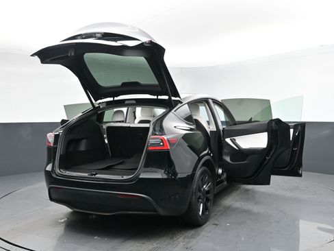 Used 2021 Tesla Model Y Long Range AWD/4WD image 26