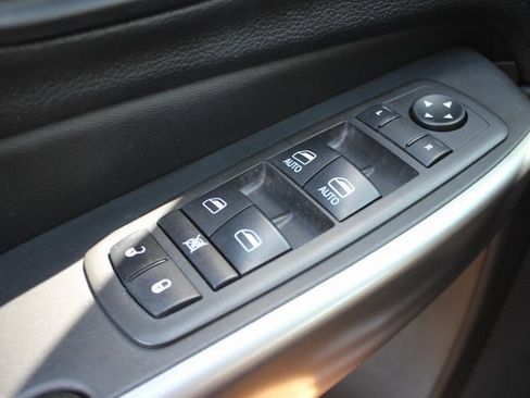 Used 2021 Jeep Cherokee Limited image 17