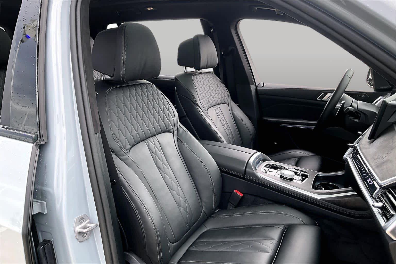 Used 2025 BMW X7 xDrive40i w/ M Sport Package AWD/4WD image 8