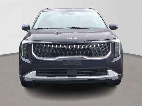Used 2025 Kia Carnival EX FWD image 2