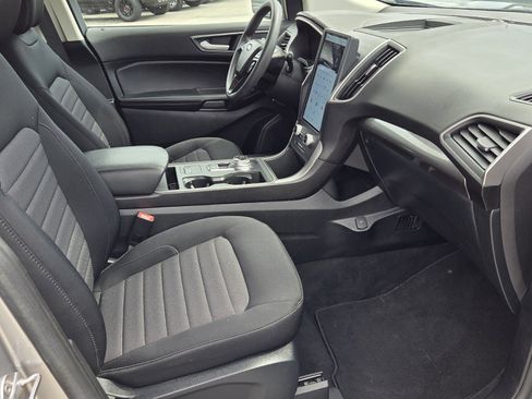 Used 2021 Ford Edge SE image 11