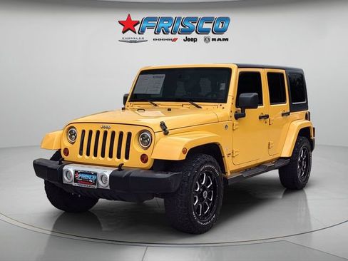 Used 2015 Jeep Wrangler Unlimited Sahara w/ Connectivity Group AWD/4WD image 3
