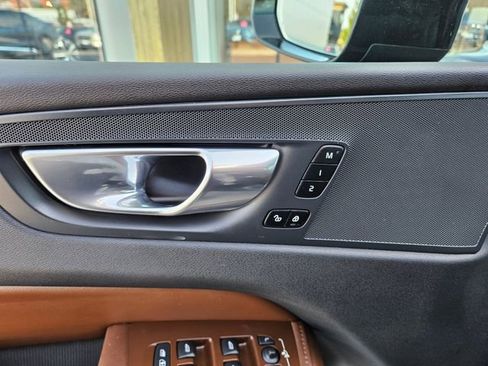 Certified 2023 Volvo XC60 B5 Plus AWD/4WD image 25