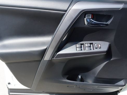 Used 2017 Toyota RAV4 XLE FWD image 22