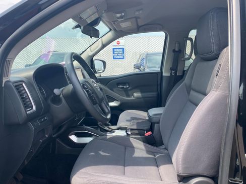 Used 2023 Nissan Frontier SV AWD/4WD image 14