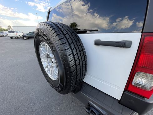 Used 2009 HUMMER H3 Luxury AWD/4WD image 13