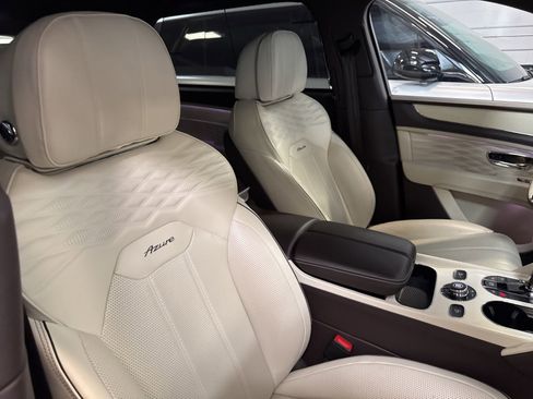 Used 2023 Bentley Bentayga Extended Wheelbase AWD/4WD image 37
