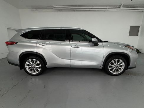 Used 2021 Toyota Highlander Limited AWD/4WD image 7