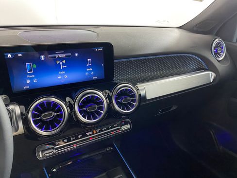 New 2025 Mercedes-Benz GLB 250 4MATIC image 23