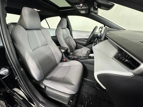 Used 2023 Toyota Corolla SE w/ SE Premium Package FWD image 6