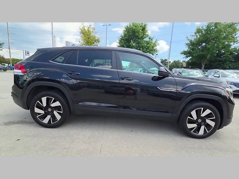 Used 2025 Volkswagen Atlas Cross Sport SE FWD image 36