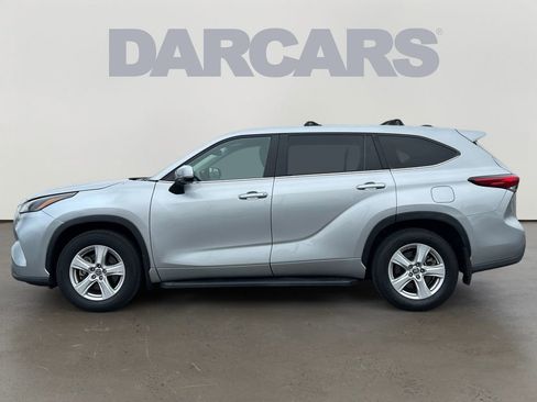 Used 2023 Toyota Highlander L image 3