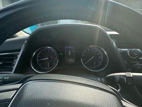 Used 2020 Toyota Camry SE w/ Convenience Package FWD image 16
