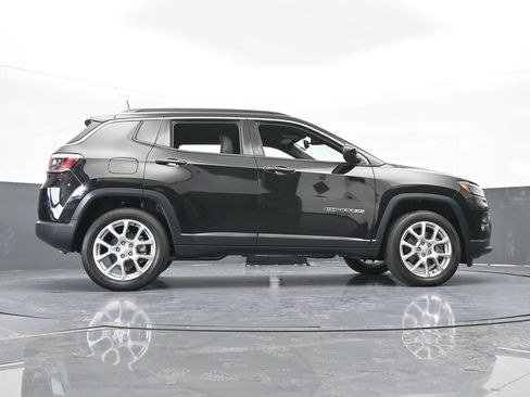 Used 2024 Jeep Compass Latitude image 55