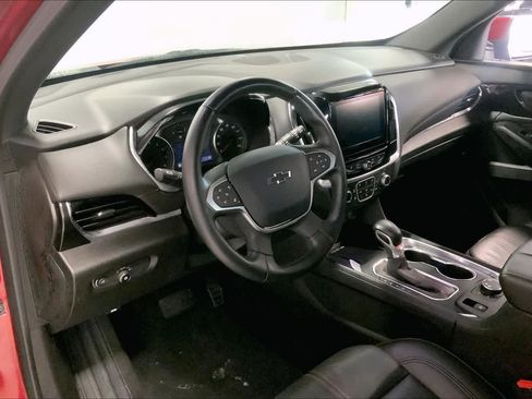 Used 2023 Chevrolet Traverse RS image 2