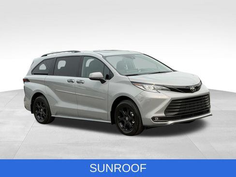 Used 2026 Toyota Sienna XLE Woodland Edition AWD/4WD image 14