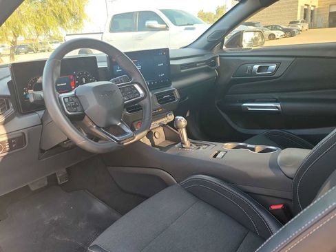 Used 2025 Ford Mustang Coupe RWD image 10