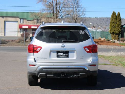 Used 2020 Nissan Pathfinder SL image 4