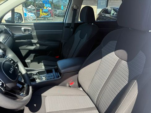 Used 2022 Kia Sorento LX AWD/4WD image 16