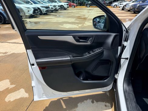Used 2022 Ford Escape SE FWD image 9