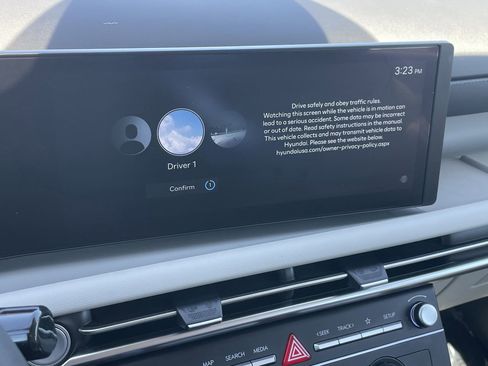 Used 2025 Hyundai Tucson SE image 25