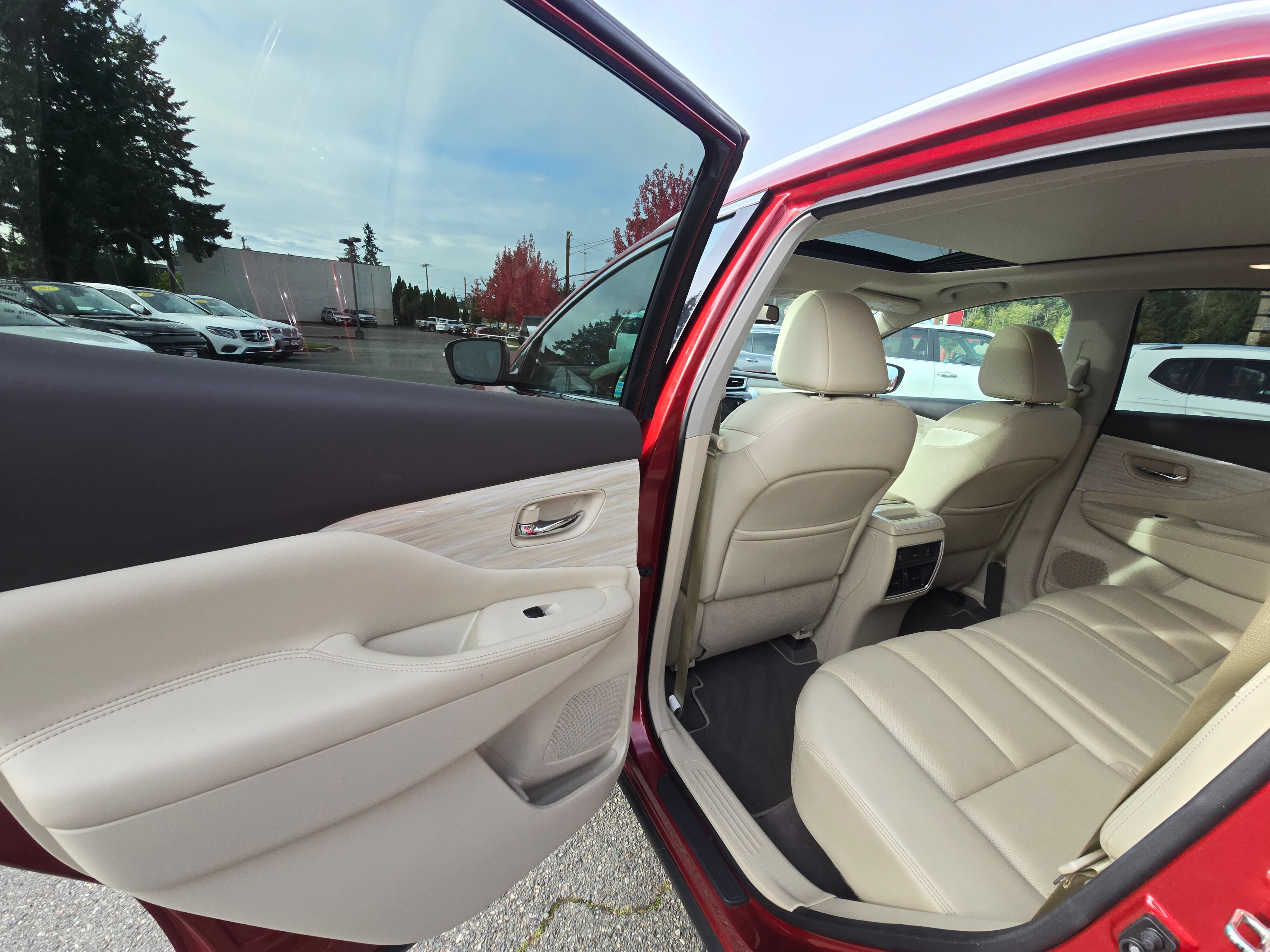 Used 2017 Nissan Murano Platinum w/ Platinum Technology Package AWD/4WD image 15