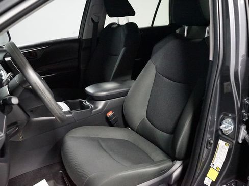Certified 2025 Toyota RAV4 LE AWD/4WD image 24