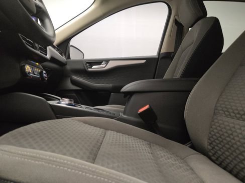 Used 2020 Ford Escape SE FWD image 17