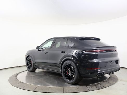 New 2025 Porsche Cayenne Turbo image 3