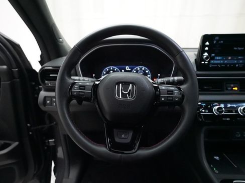 Used 2025 Honda Pilot Black Edition image 4